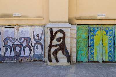 Bari, ci� che rimane delle porte dell'Arena della Vittoria dipinte per i Giochi del Mediterraneo